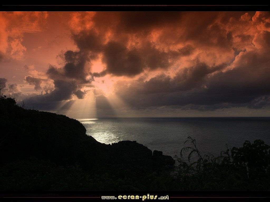 Ecran Plus Coucher De Soleil à La Pointe Des Pitons