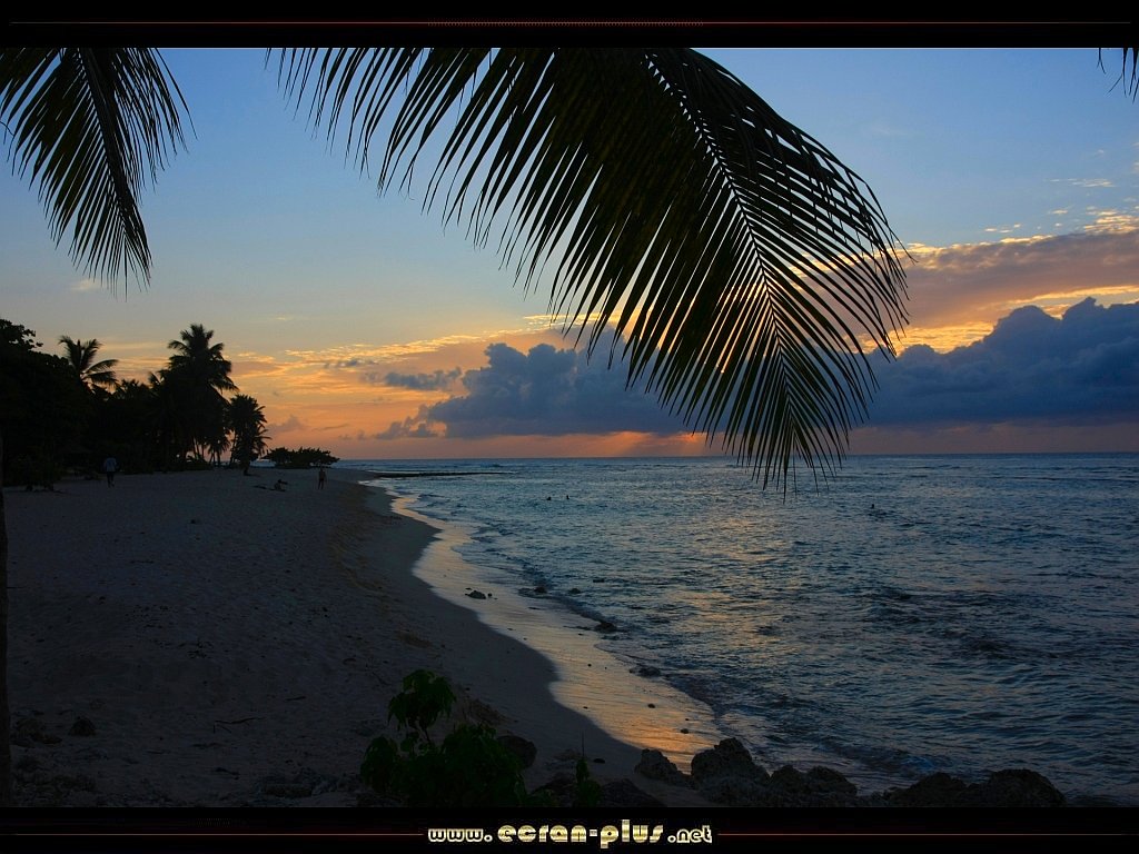 Ecran Plus Coucher De Soleil à La Plage De La Chapelle