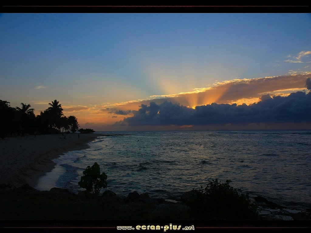 Ecran Plus Coucher De Soleil à La Plage De La Chapelle